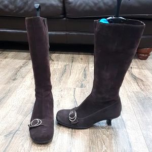 LA CANADIENNE Brown Suede Kitten Heel Boots Size 8.5